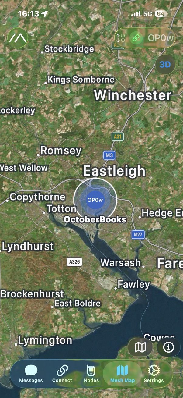 Captura de la aplicaci&oacute;n Meshtastic mostrando el mapa de Southampton y alrededores con el nodo OctoberBooks marcado